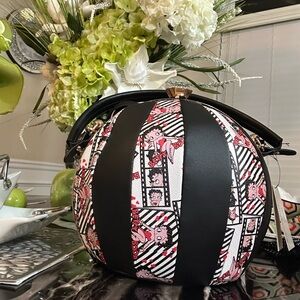 Black and White Graphic Women's Bag